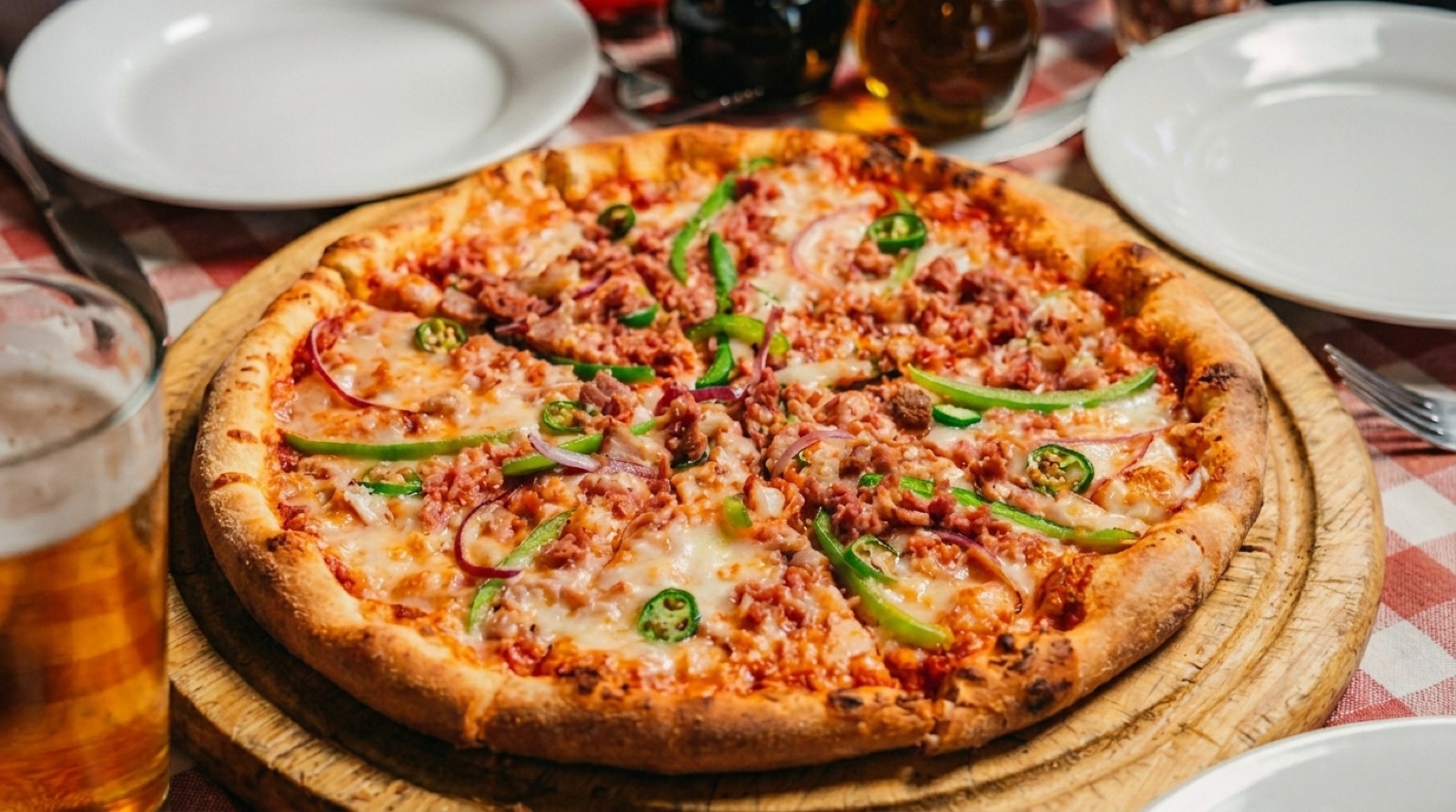 Pizza artesanal recién salida del horno en Via Ditalia